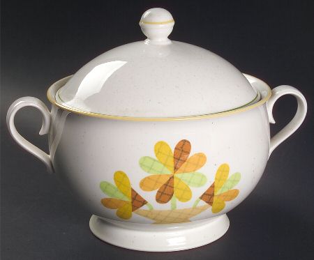 Patches 2 Qt Round Covered Casserole