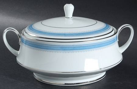 Pembroke Round Covered Vegetable