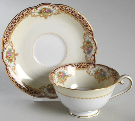 Pembroke Footed Cup & Saucer Set