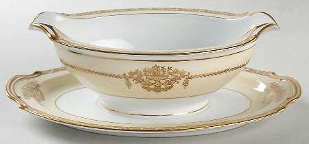 Penelope Gravy Boat with Attached Underplate