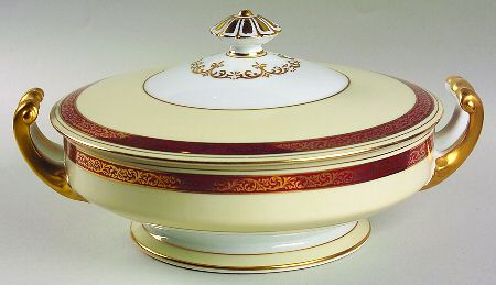Penrosa Round Covered Vegetable