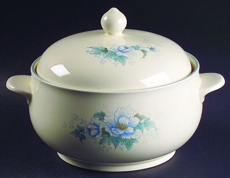 Peonytime 2 Qt Round Covered Casserole