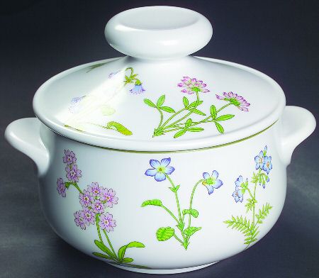 Petals Plus 1.25 Qt Round Covered Casserole