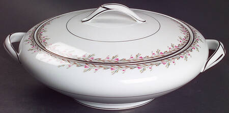 Petite Round Covered Vegetable
