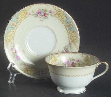 Phoebe Footed Cup & Saucer Set