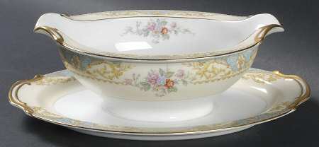 Phoebe Gravy Boat with Attached Underplate
