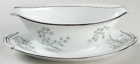 Pineville Gravy Boat with Attached Underplate