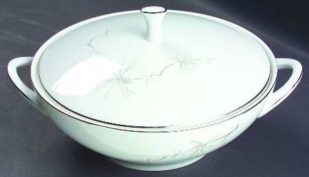 Pinebrook Round Covered Vegetable