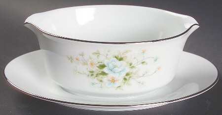 Poetry Gravy Boat with Attached Underplate