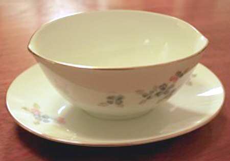 Princess Gravy Boat with Attached Underplate