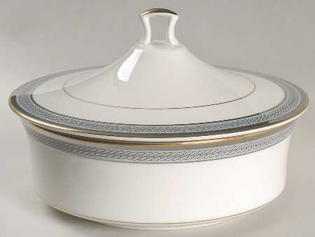Queens Guard Large Round Covered Vegetable