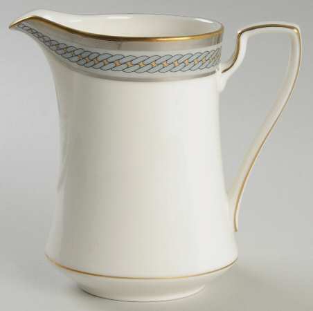Queens Guard Creamer