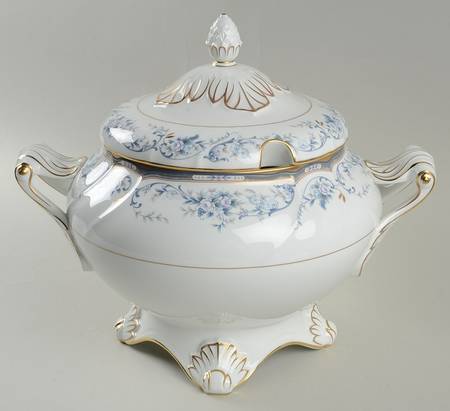 Queen's Mark Tureen &  Lid