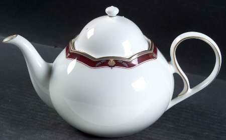 Queen's Splendor Teapot & Lid
