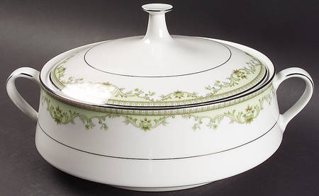 Raleigh Round Covered Vegetable