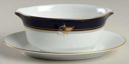 Rangoon Gravy Boat with Attached Underplate