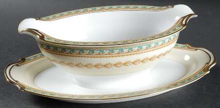 Raphael Gravy Boat with Attached Underplate