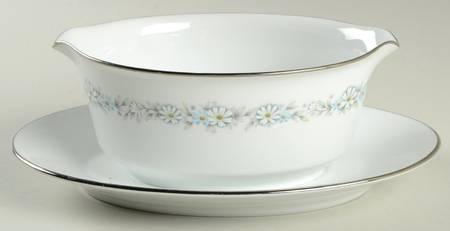 Ravinia Gravy Boat with Attached Underplate