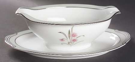 Regina Gravy Boat with Attached Underplate