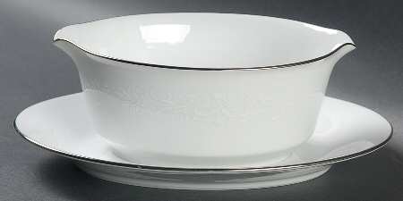 Reina (#6450Q) Gravy Boat with Attached Underplate