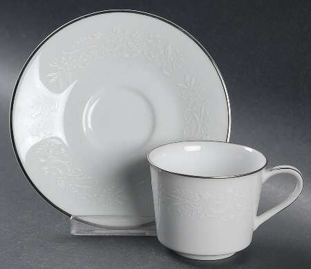Reina (#6450Q) Flat Demitasse Cup & Saucer Set