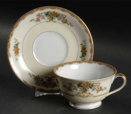Renovia Footed Cup & Saucer Set