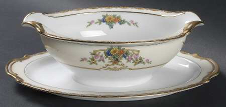 Renovia Gravy Boat with Attached Underplate