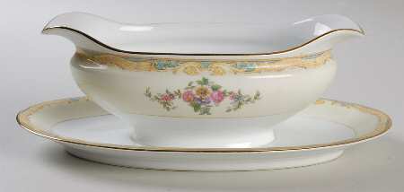 Resilio Gravy Boat with Attached Underplate