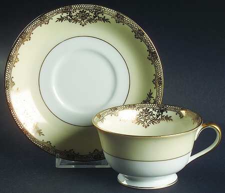 Revenna Footed Cup & Saucer Set