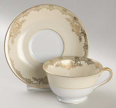 Revenna Footed Cup & Saucer Set