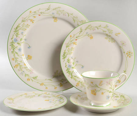 Reverie (Green Trim) 5 Piece Place Setting by Noritake