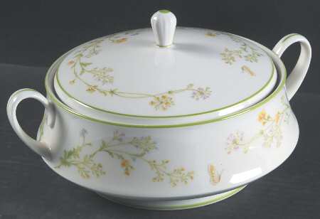 Reverie (Green Trim) Round Covered Vegetable