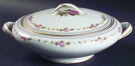 Reverie (Gold Trim) Round Covered Vegetable