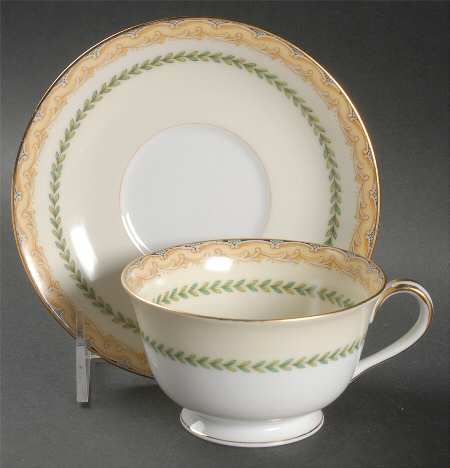 Ribera Footed Cup & Saucer Set