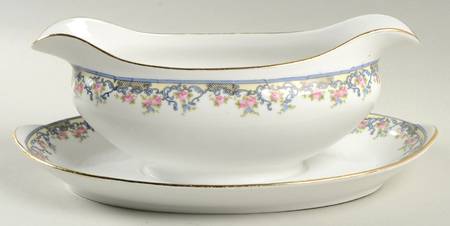 Richelieu Gravy Boat with Attached Underplate
