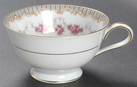 Ridgewood Footed Cup