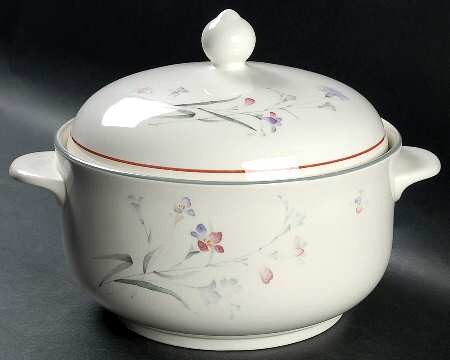 River Oaks 2 Qt Round Covered Casserole