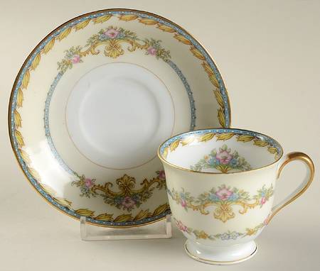 Ritzedo Footed Demitasse Cup & Saucer Set