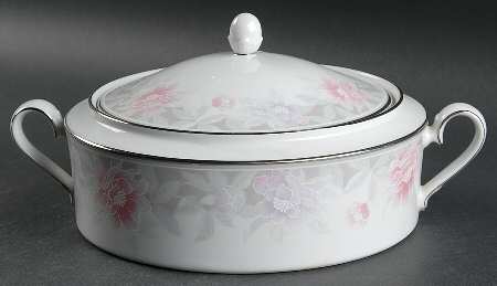 River Place Round Covered Vegetable