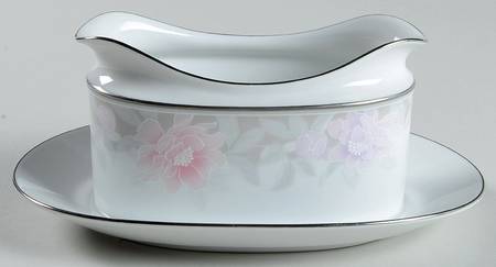 River Place Gravy Boat with Attached Underplate