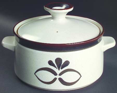 Riviera 2.25 Qt Round Covered Casserole