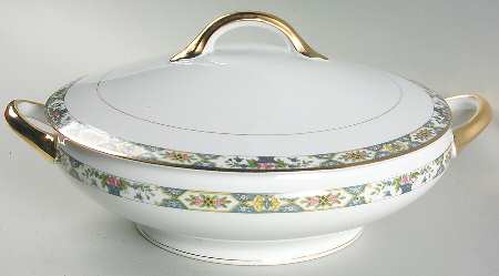 Rochambeau Round Covered Vegetable