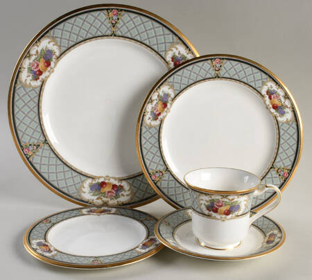 Royal Emblem 5 Piece Place Setting