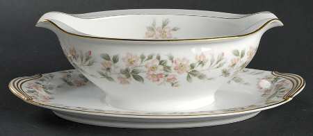 Rose Garden Gravy Boat with Attached Underplate