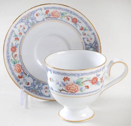 Romaine Footed Cup & Saucer Set