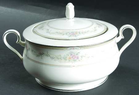 Rose Memento Round Covered Vegetable