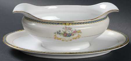 Romance Gravy Boat with Attached Underplate