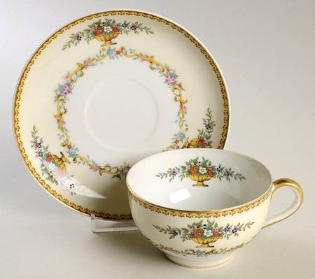 Romola Oversized Cup & Saucer Set