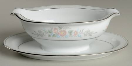 Romance Gravy Boat with Attached Underplate