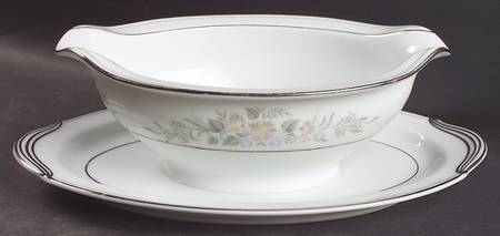 Romance Gravy Boat with Attached Underplate